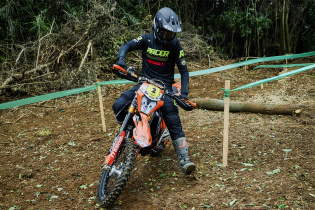 Os roncos dos motores e o cheiro de terra molhada deram o tom do ltimo final de semana em Chapec, no Oeste catarinense