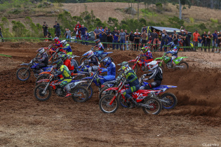 Domingo começa com emoção e termina com superação debaixo de chuva na Abertura do SportBay Campeonato Catarinense de Motocross